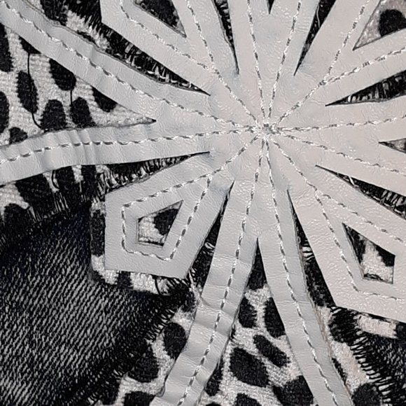 Stretch skinny jeans w/embellished pockets - Picture 9 of 12